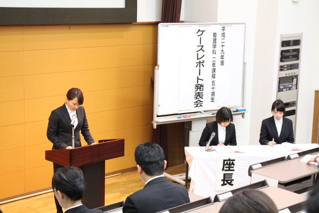 ケースレポート発表会の様子1